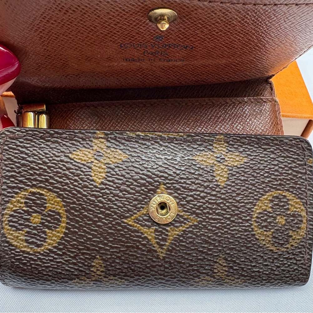 Louis Vuitton Monogram 6-key Key Holder (has wear) + LV box BOTH AUTHENTIC - Picture 7 of 9